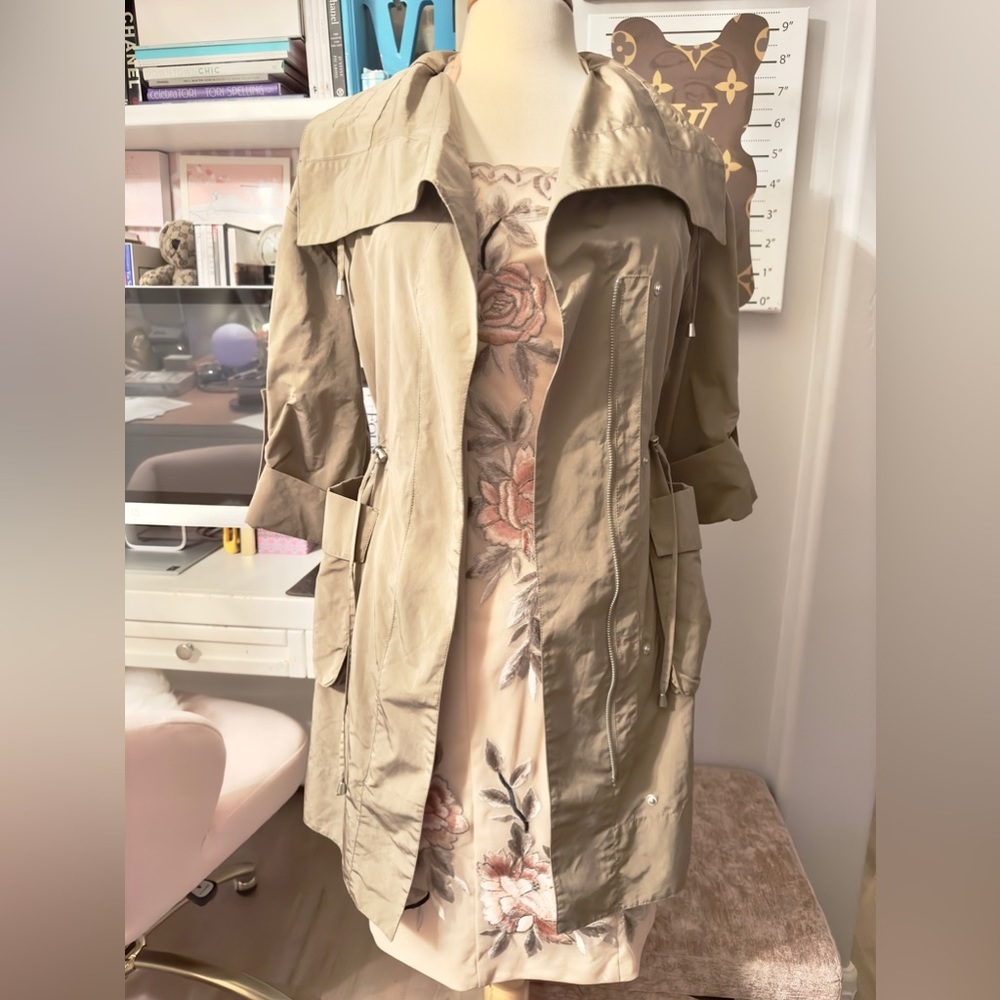 New BCBG Khaki Raincoatโ - Picture 1 of 9